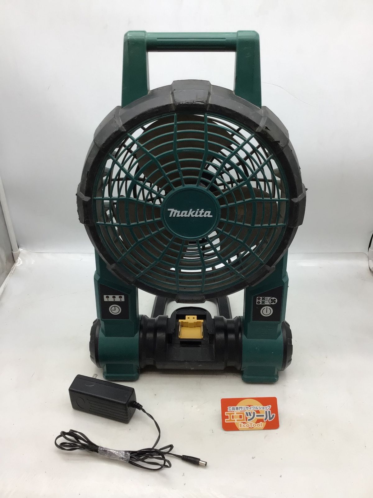 早い者勝ち　Makita 充電式扇風機 CF201D　ACアダプター付き マキタ 充電式ファン CF201D ACアダプター付き｜Yahoo!フリマ