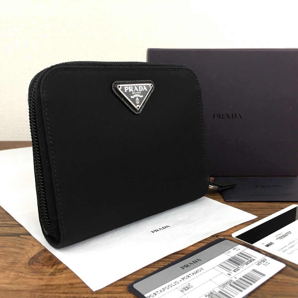 日本未入荷 極美品 PRADA コンパクトウォレット M605 226 折り財布