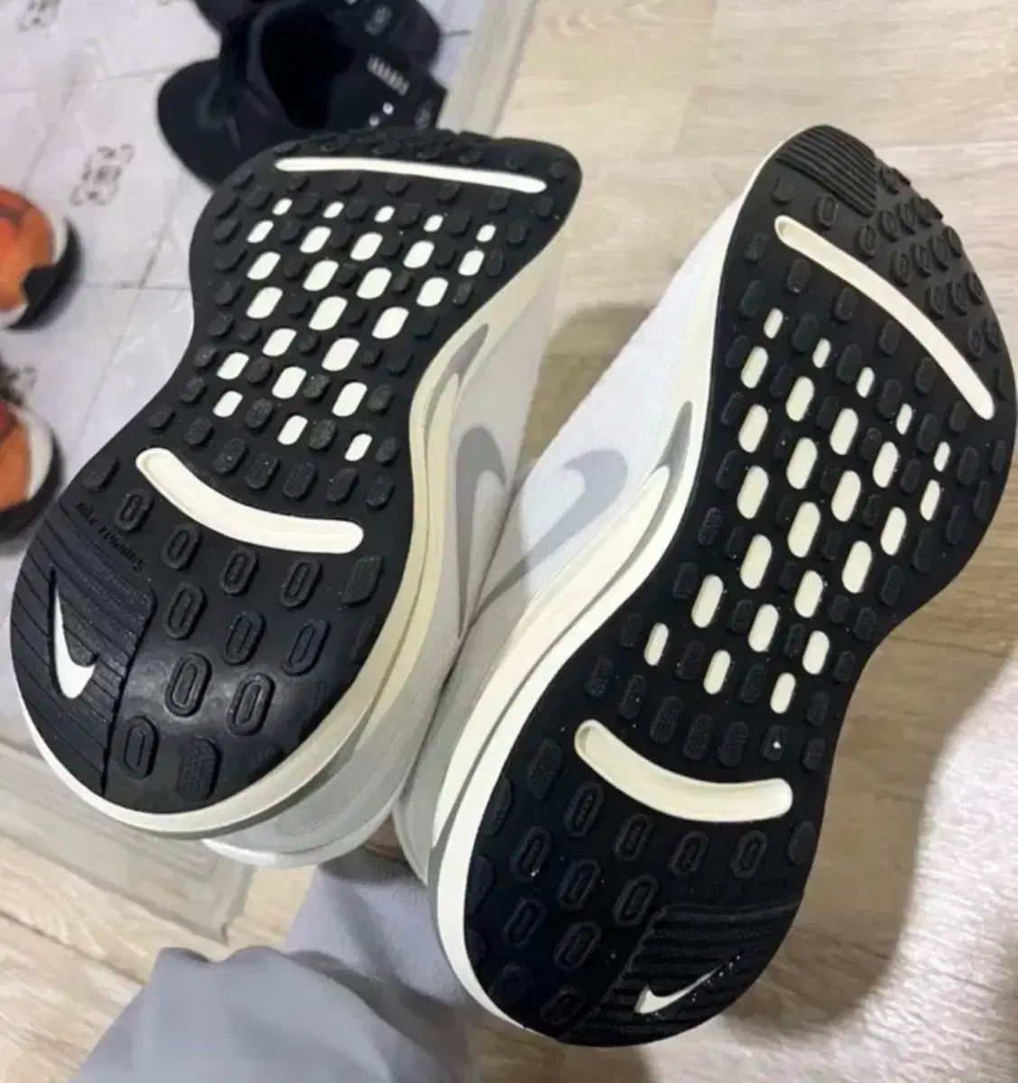 NIKE ナイキ ジャーニー ランニングシューズ