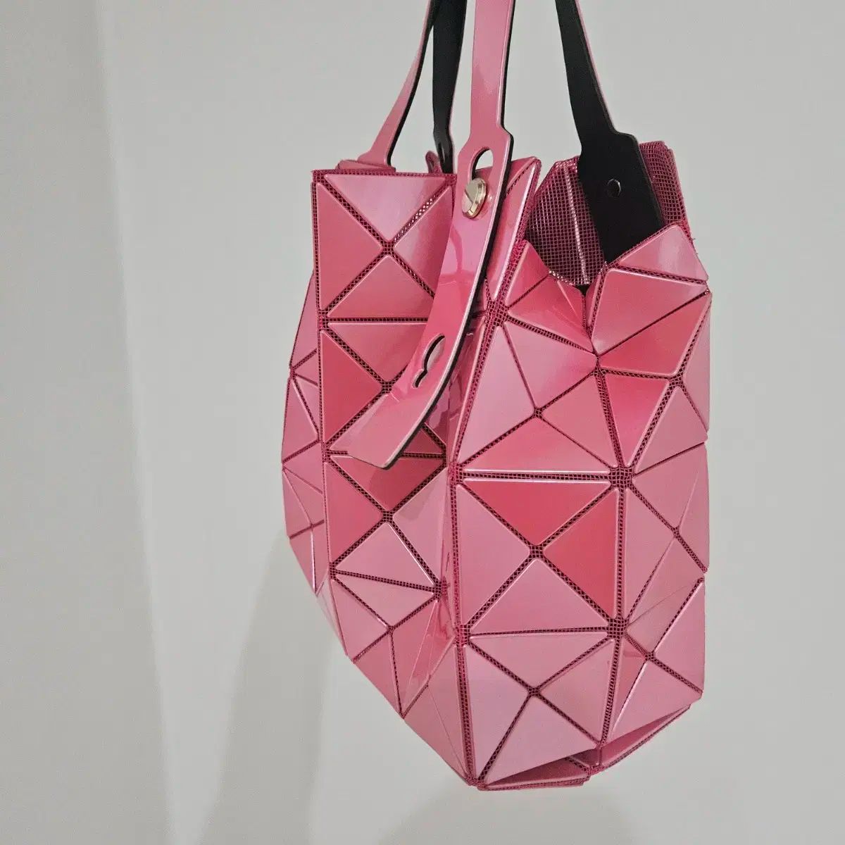 2390　バオバオ　イッセイミヤケ　ルーセント　ピンク　極美品 BaoBaoIsseyMiyake - 新品タグ付き BAOBAO バオバオイッセイ