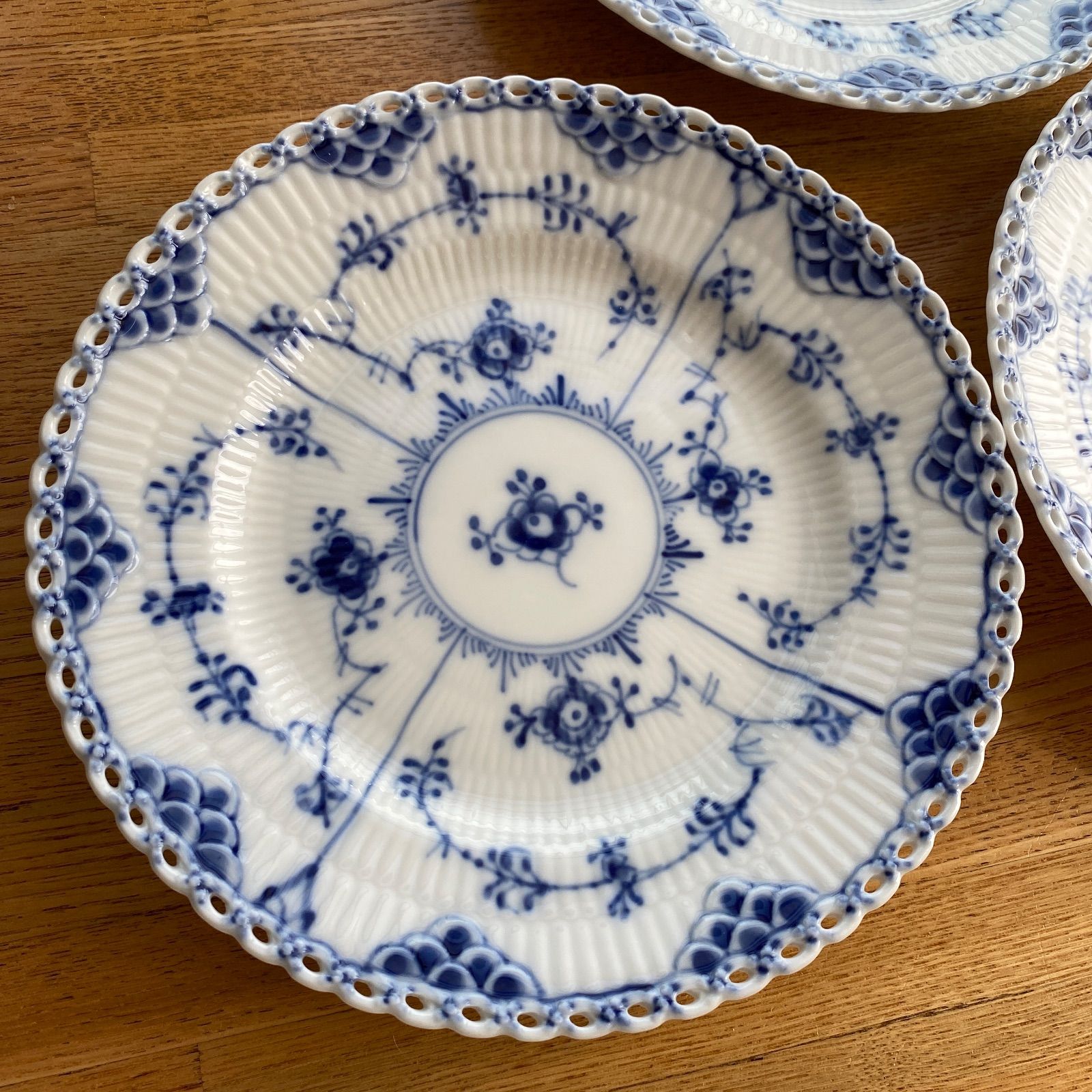  Saleロイヤルコペンハーゲンブルーフルーテッド17 cm 皿 食器