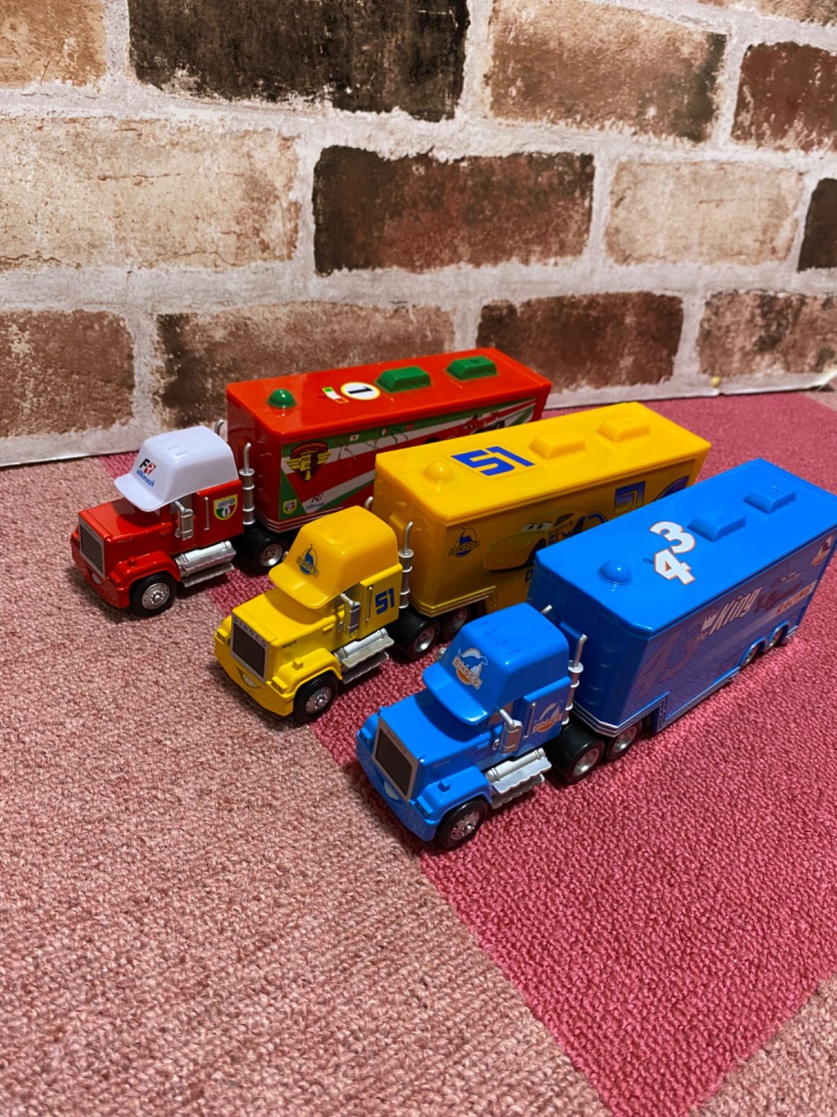 新品未使用 ディズニー カーズ マックトラック トレーラー 3台