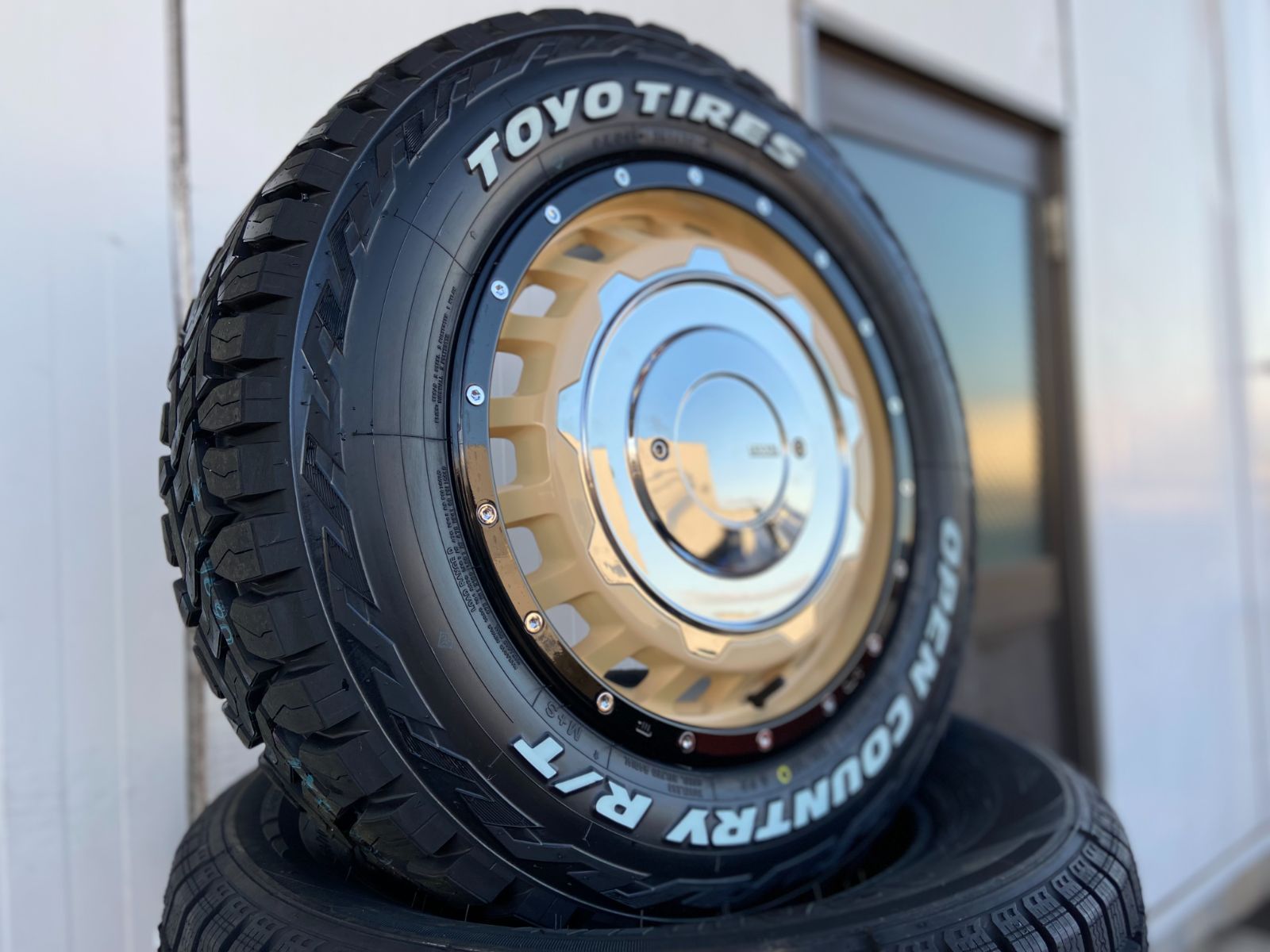 ①　専用出品　タイヤ　２本 Amazon | TRZX 4個 ラバーRCタイヤ 42mm 1/18スケール用 京商