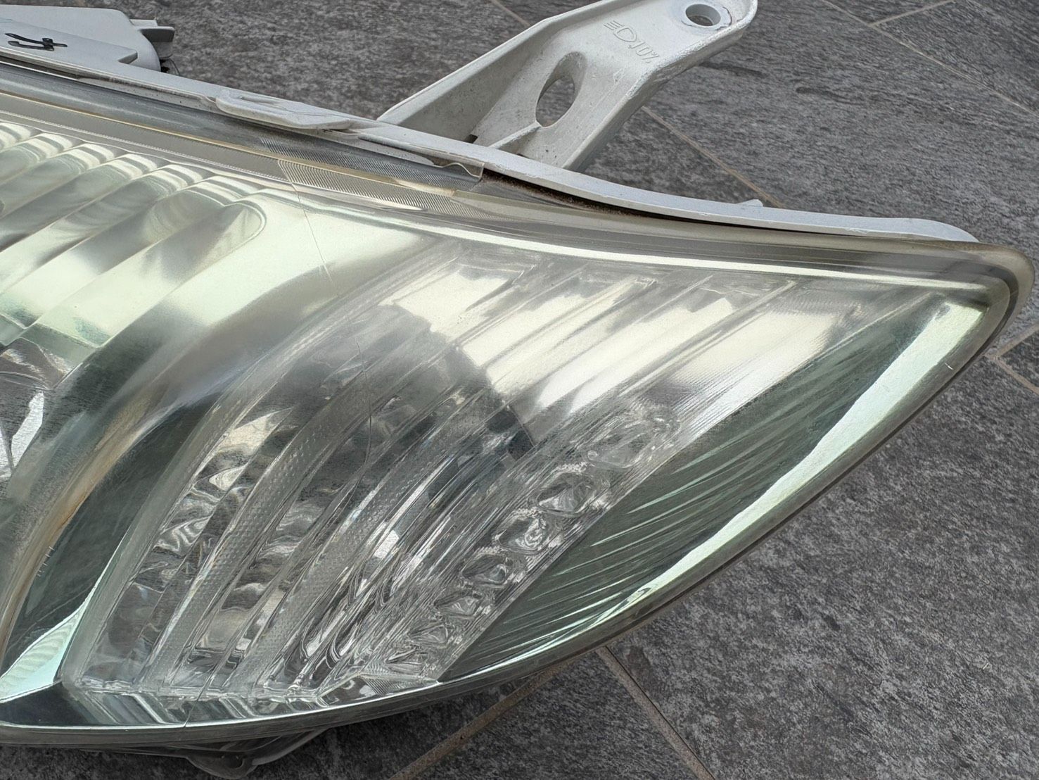 左ハロゲンヘッドライト