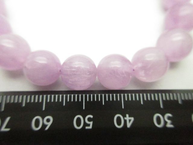 純粋さと無償の愛を象徴するライラックピンクの