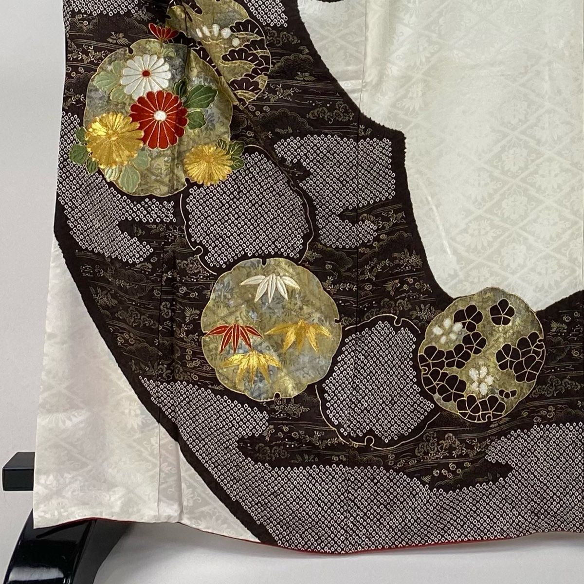 振袖 身丈165.5cm 裄丈67cm M 袷 菊 雪輪 絞り 刺繍 クリーム 正絹 秀品