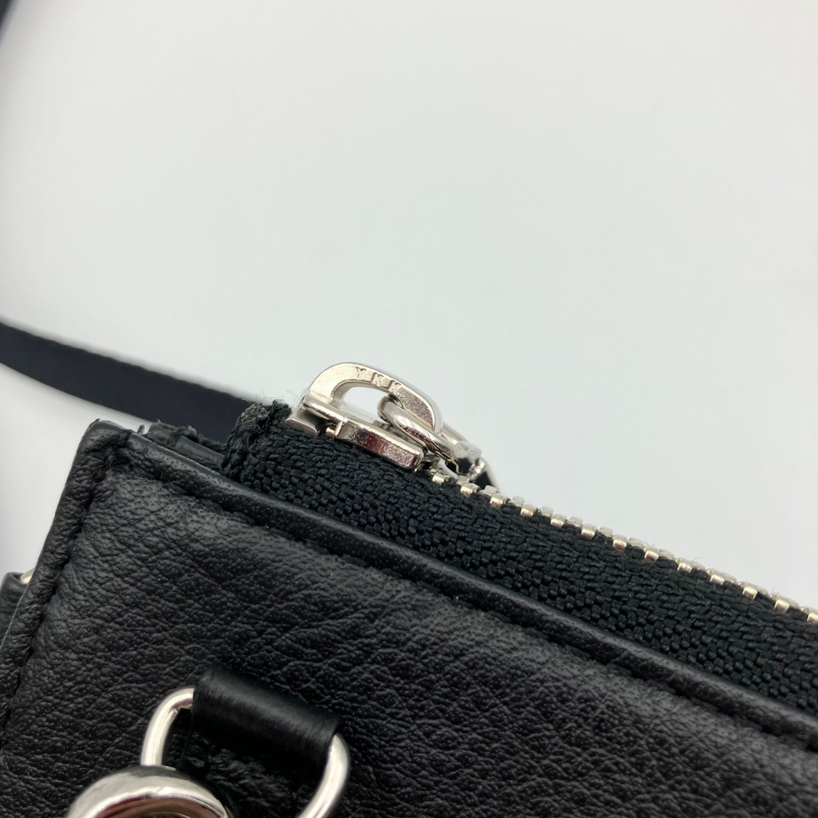 LACOSTE ラコステ パレット ストラップ マルチポーチ カウレザー