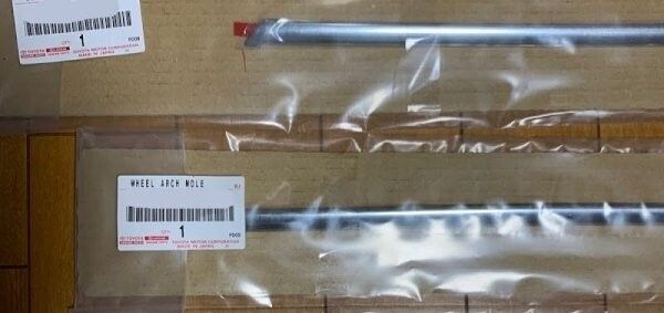 ○新品 トヨタ UCF30 31 セルシオ 純正 フェンダーアーチモール