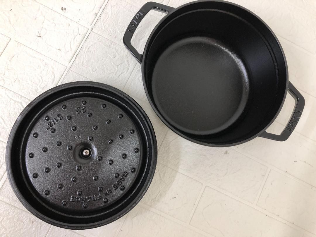 Staub ストウブ ラウンドココット 22cm シャイニーブラック - メルカリ