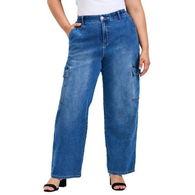 【送料無料】 アベニュー レディース デニムパンツ ボトムス Avenue Women's Plus Size Cassidy Wide Leg Cargo Jean Mid Wash