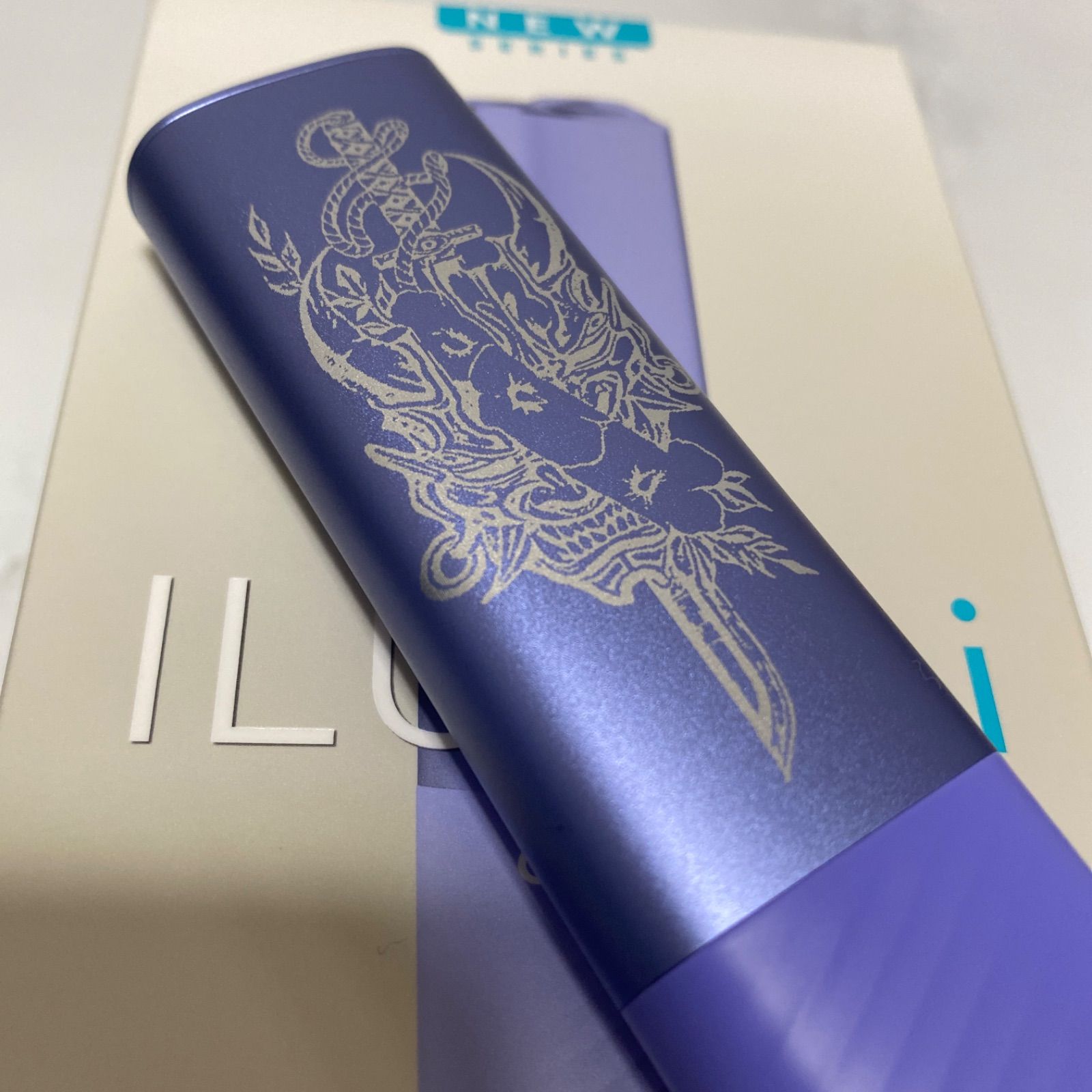 般若 日本刀 菊 デザイン レーザー加工 iQOS ILUMA i ONE アイコス イルマ i ワン デジタルバイオレット 紫 ネオン和柄 和彫り  新型 新品 未使用 送料無料 オリジナル カスタム - メルカリ