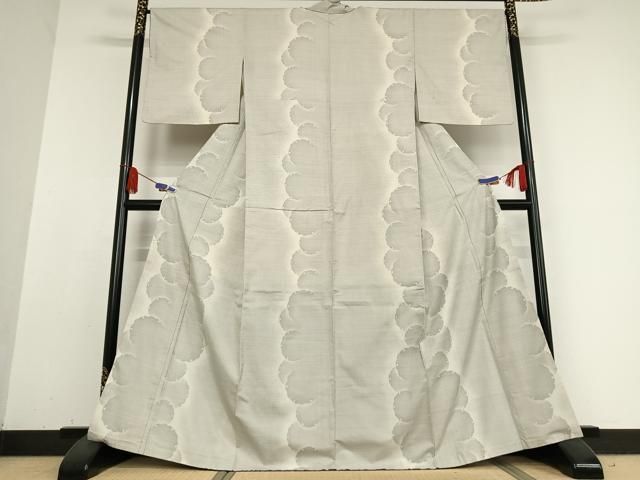 平和屋着物●本場大島紬　白大島　カタス9マルキ　雪輪重ね文　正絹　逸品　AABB0176zg 平和屋着物○本場大島紬 白大島 カタス9マルキ 雪輪重ね文 正絹 逸品