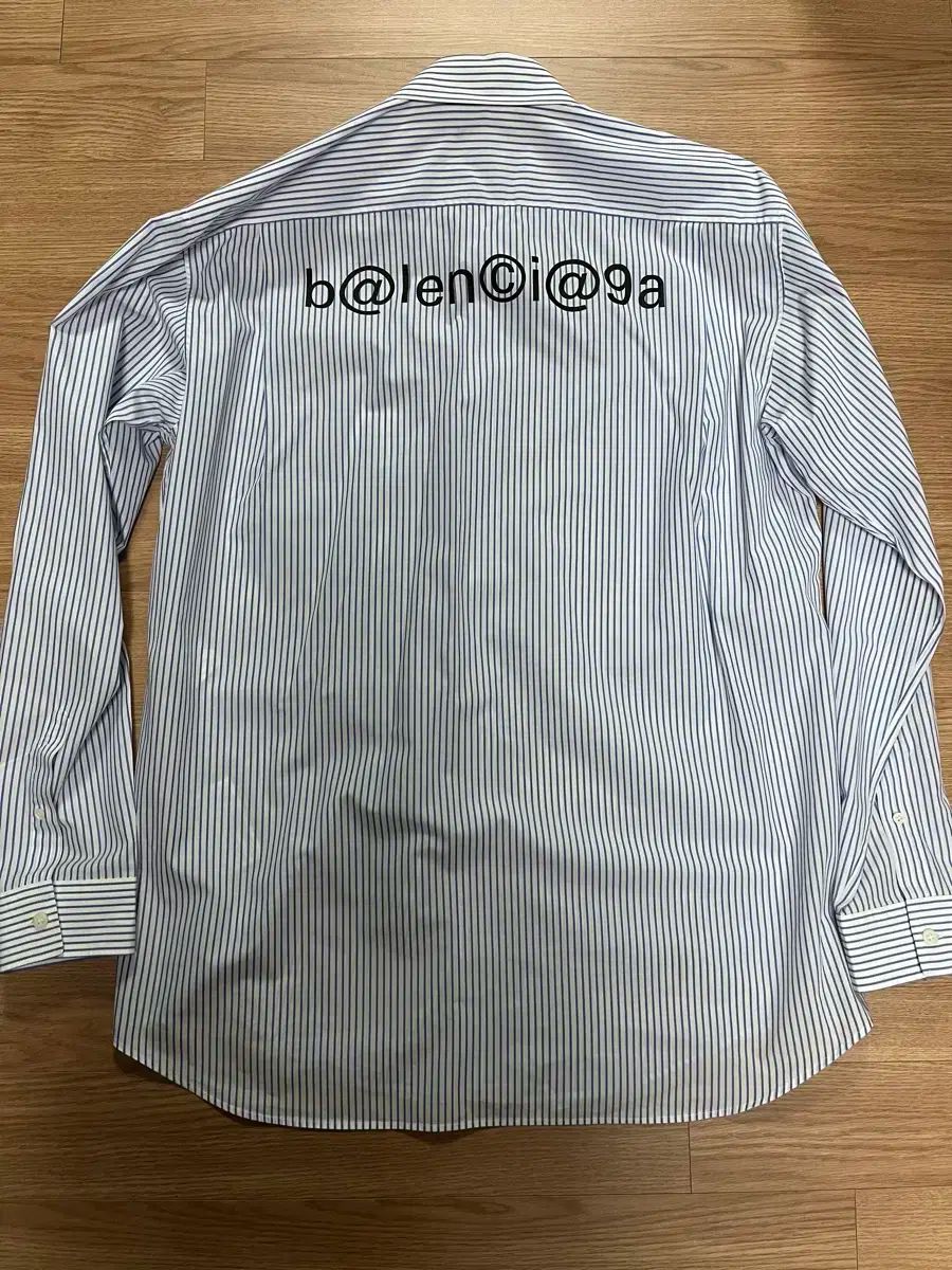BALENCIAGA バレンシアガ バックロゴ ストライプ オーバーサイズシャツ BALENCIAGA(バレンシアガ) オーバーサイズ バックロゴ