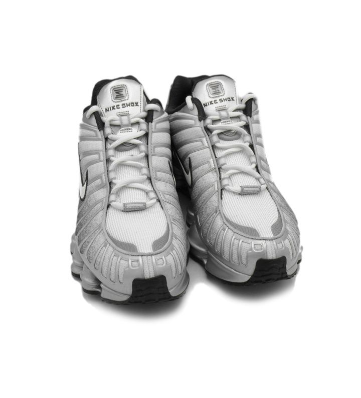 Nike Shox シルバー スニーカー Nike Shox TL “Metallic Silver and Summit White”が国内発売