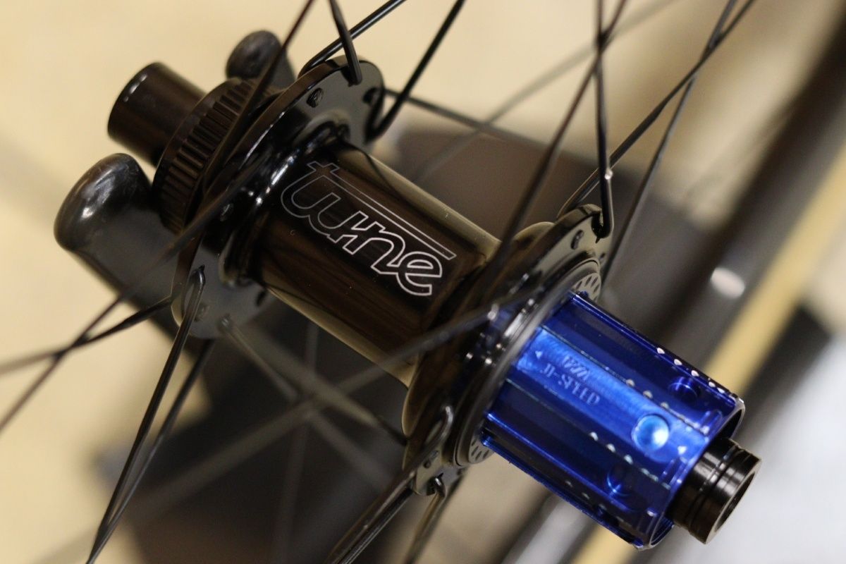 【直接引取限定】tuneハブ 手組カーボンホイール チューブラー 直接引取限定】tuneハブ 手組カーボンホイール チューブラー 手