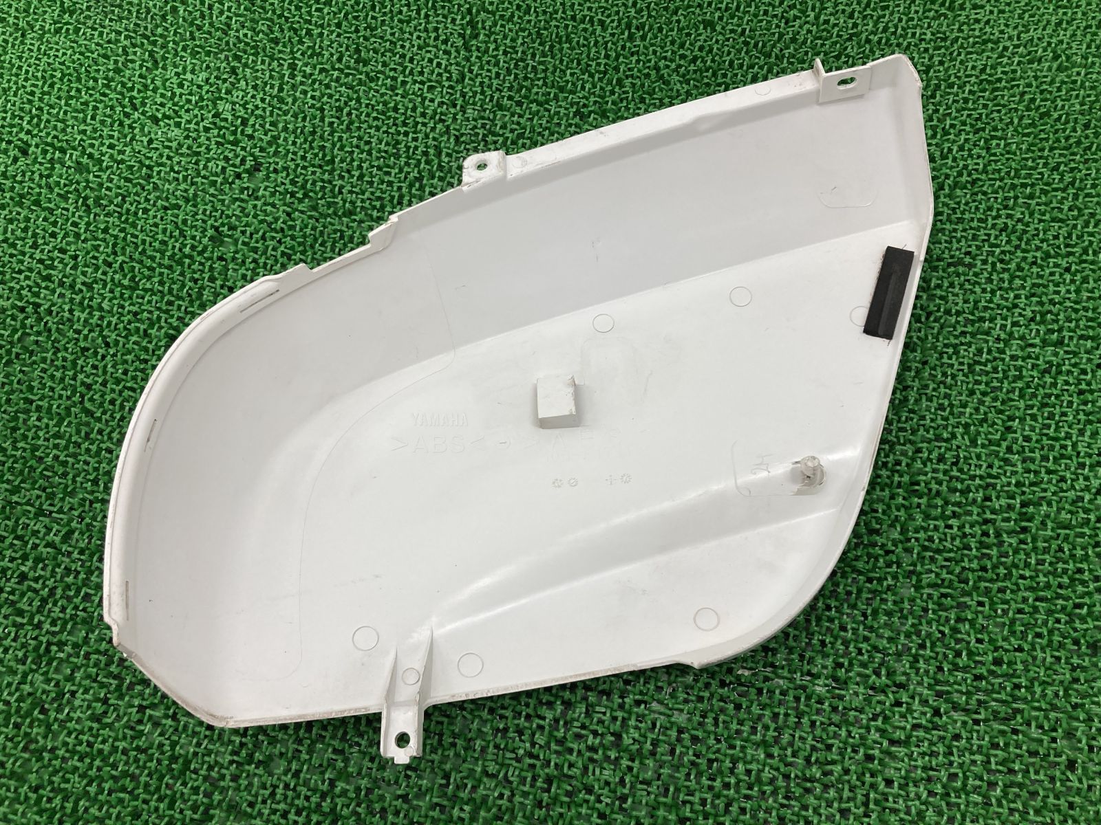 ギア サイドカバー 右 白 10B ヤマハ 純正 中古 バイク 部品 UA06J