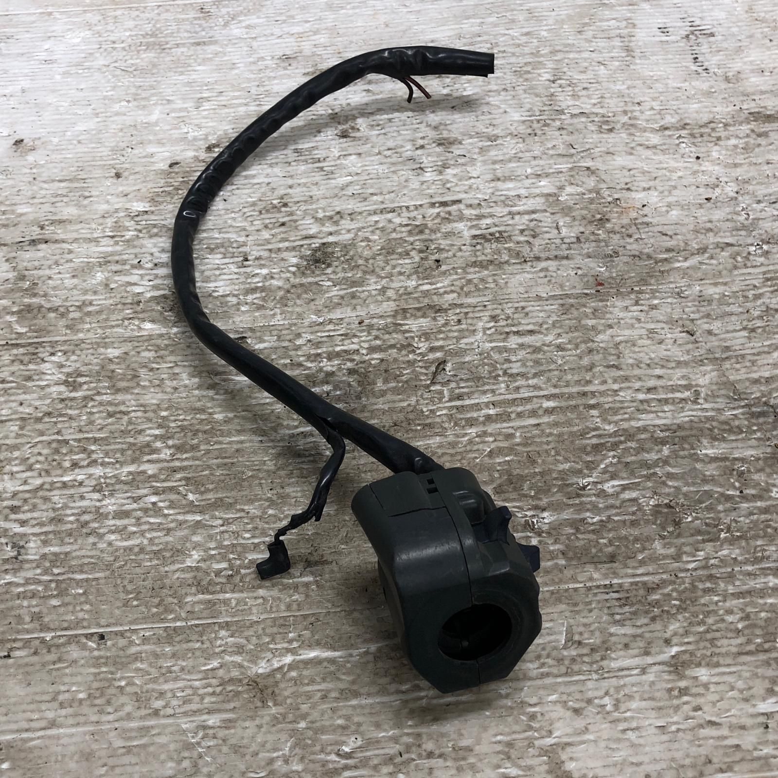 KAWASAKI ゼファー1100 ZRT10A ハンドルスイッチボックス 右 カワサキ