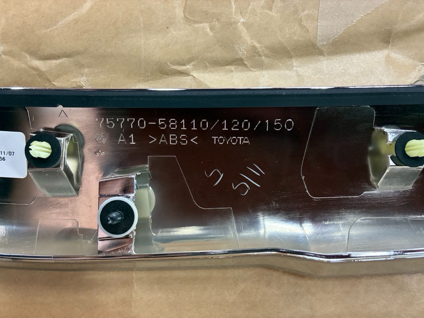 トヨタ純正 ボンネットモール アルファード用 中古品（品番：75770