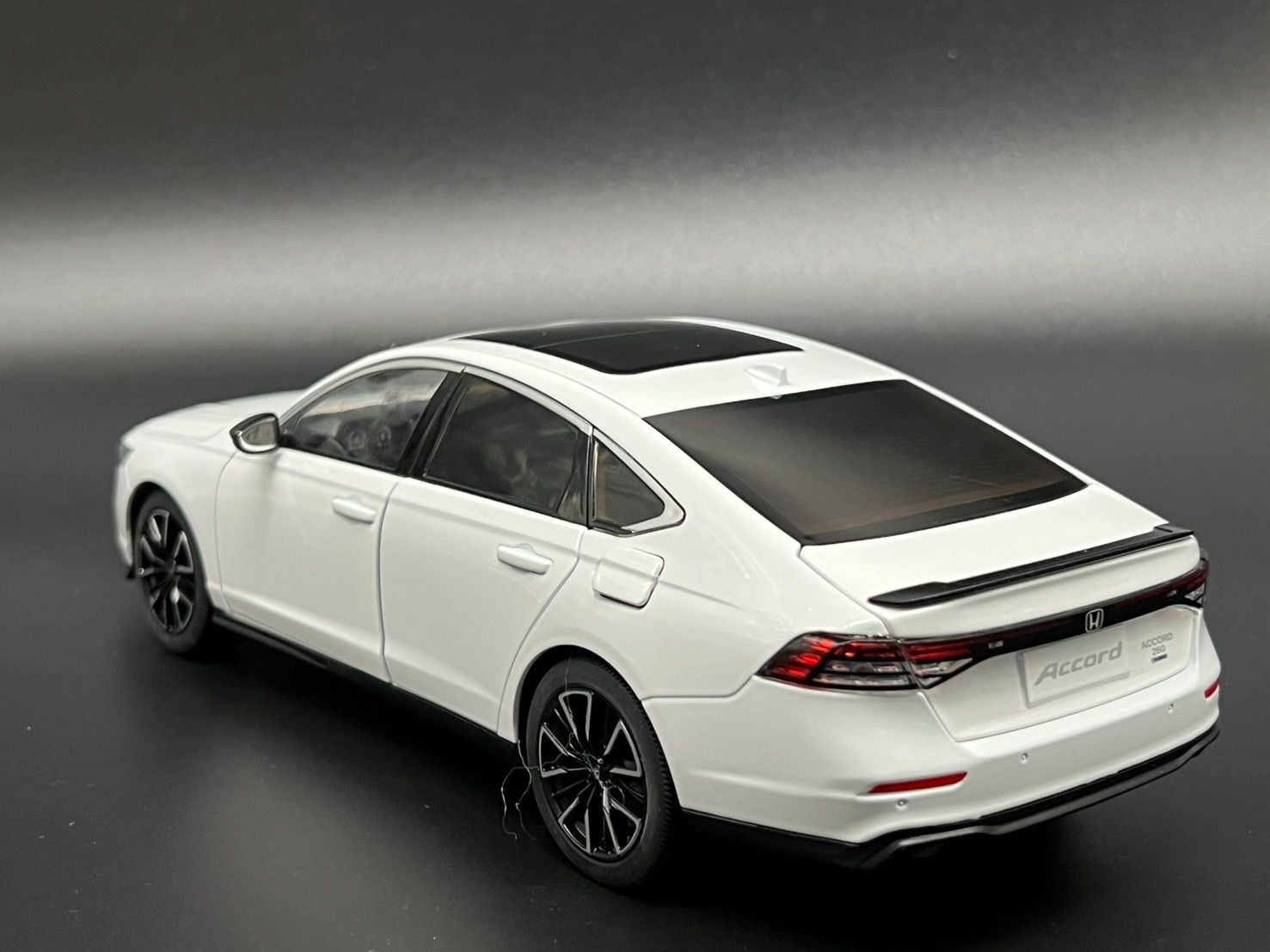 ホンダ / HONDA アコード 1/18 ミニカー ホワイト H204 ホンダ / HONDA アコード 1/18 ミニカー ホワイト H204 - メルカリ