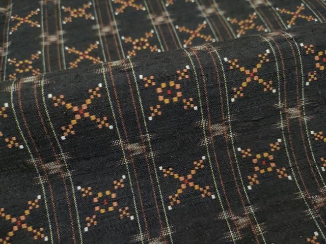 平和屋本店□極上 本場琉球 読谷山花織 紬地 草木染 黒地 真栄田秀子作