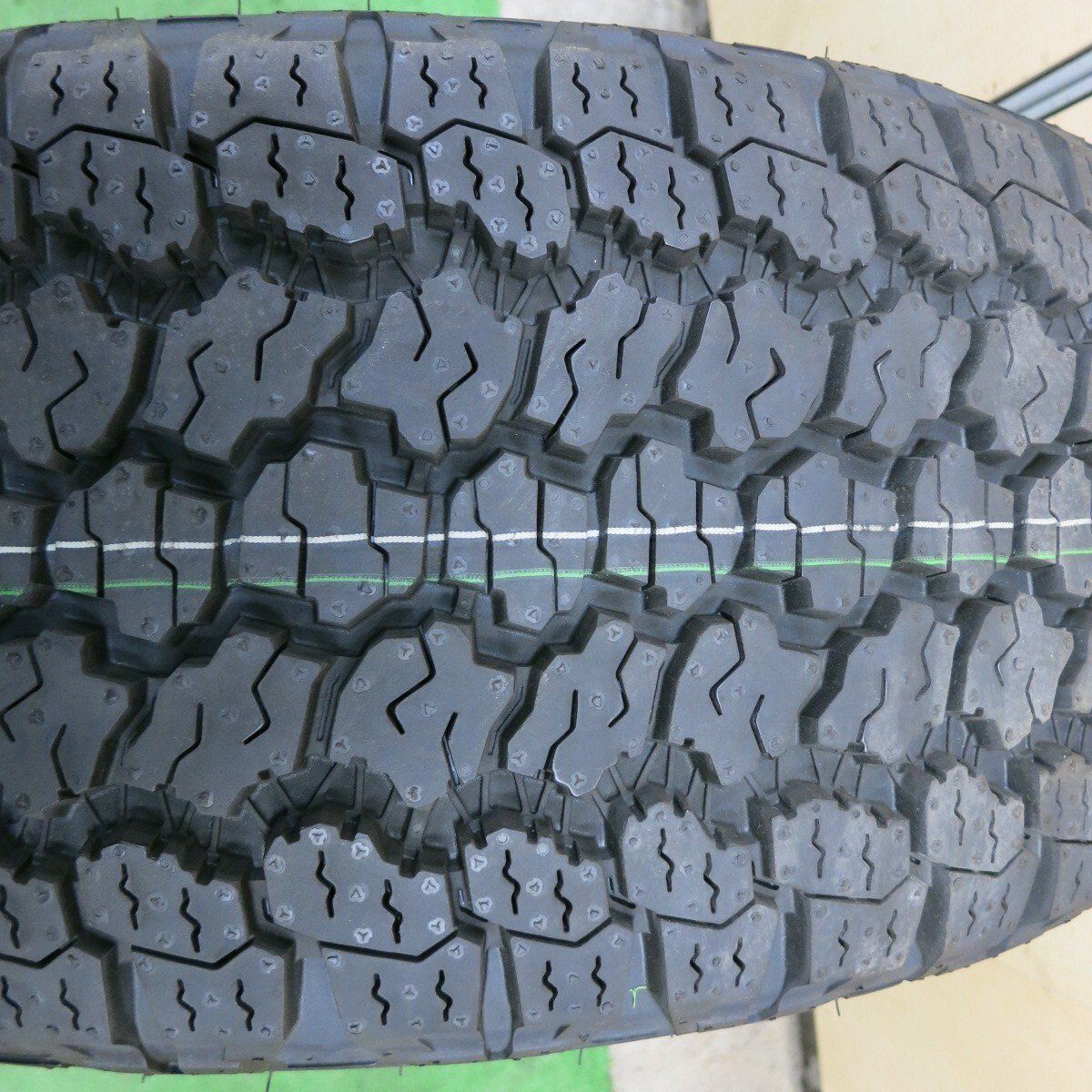 未使用24年1本☆ランドローバー ディフェンダー 純正 255/60R20
