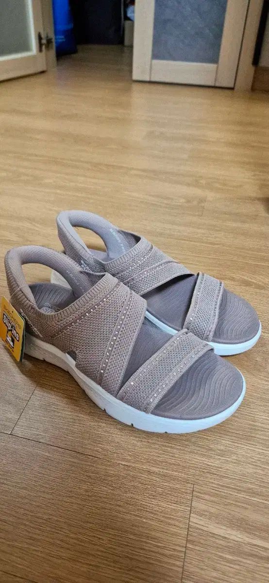 SKECHERS スケッチャーズ スリーピンズ サンダル 250 ハワイアン 埋葬