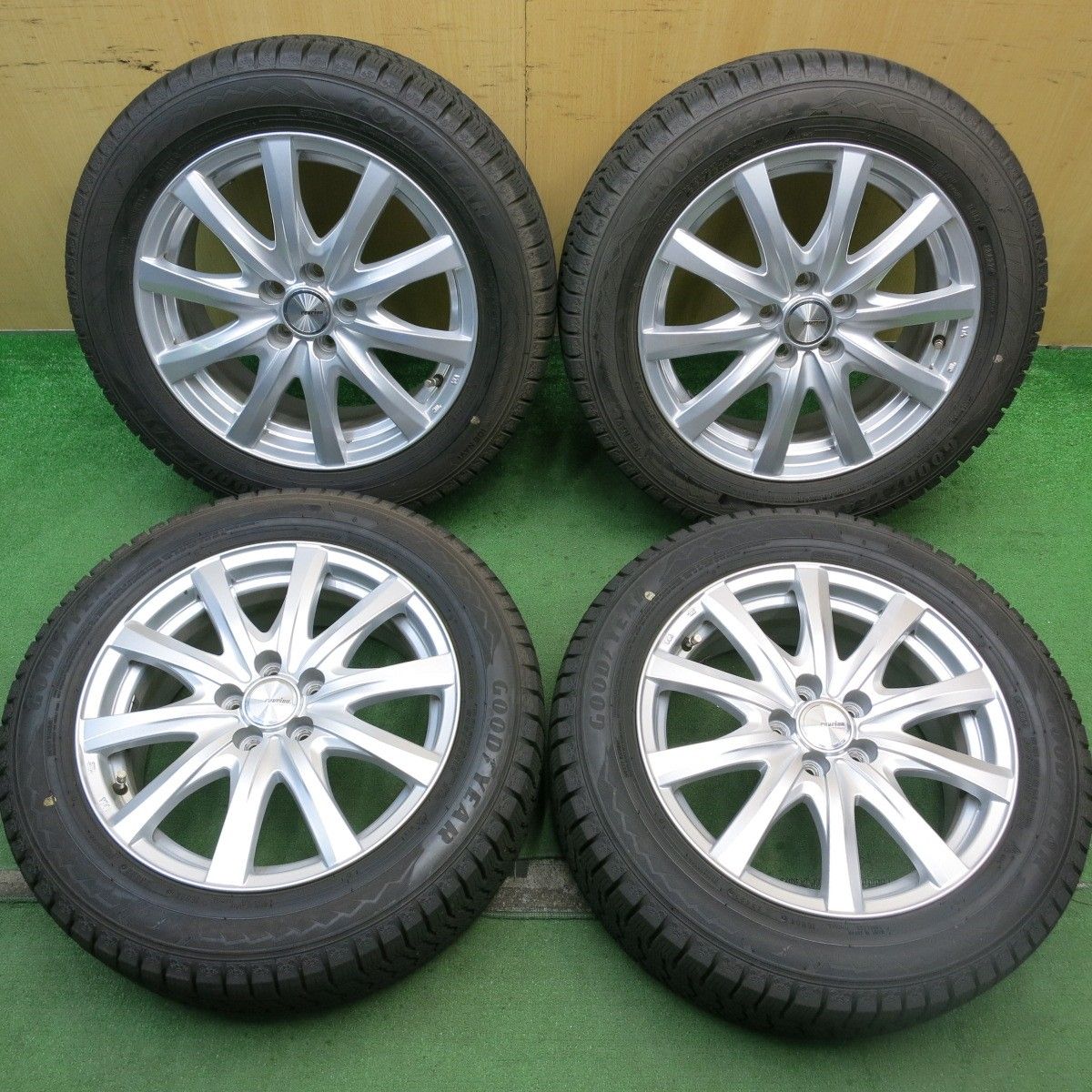 バリ溝！22年！キレイ！8.5分インプレッサ 等 205/55R16 スタッドレス