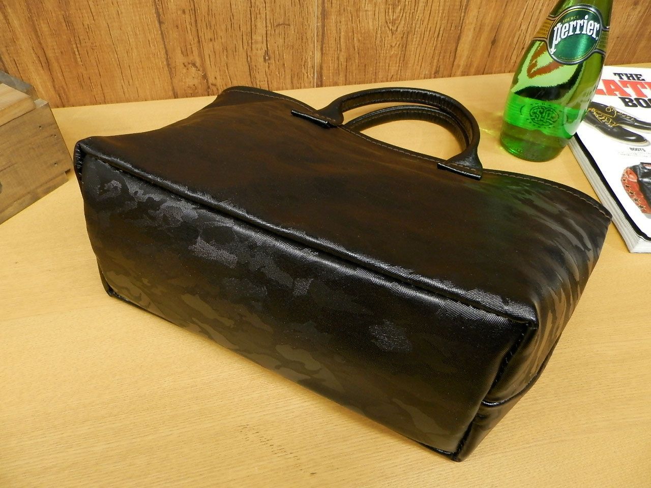 ☆カモフラ迷彩柄レザー×オレンジ裏地のミニトートバッグ!日本製