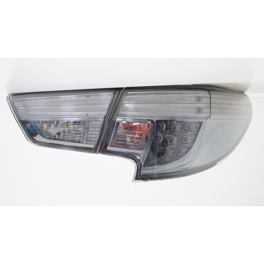 TOYOTA GRX130 マークX / 中期後期型 後期風テールランプ 社外品