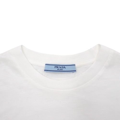 PRADA(プラダ) エンボスロゴTシャツ トップス アパレル