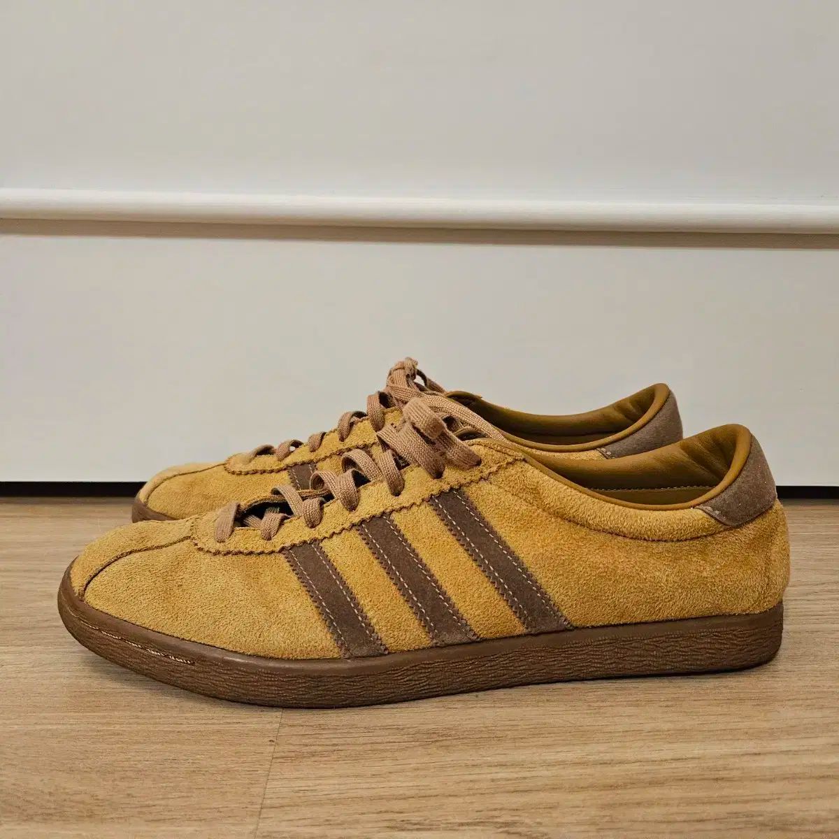 【雷市場（ポンジャン）商品韓国直送】adidas(アディダス) タバコ グルーエン メサ ブラウン