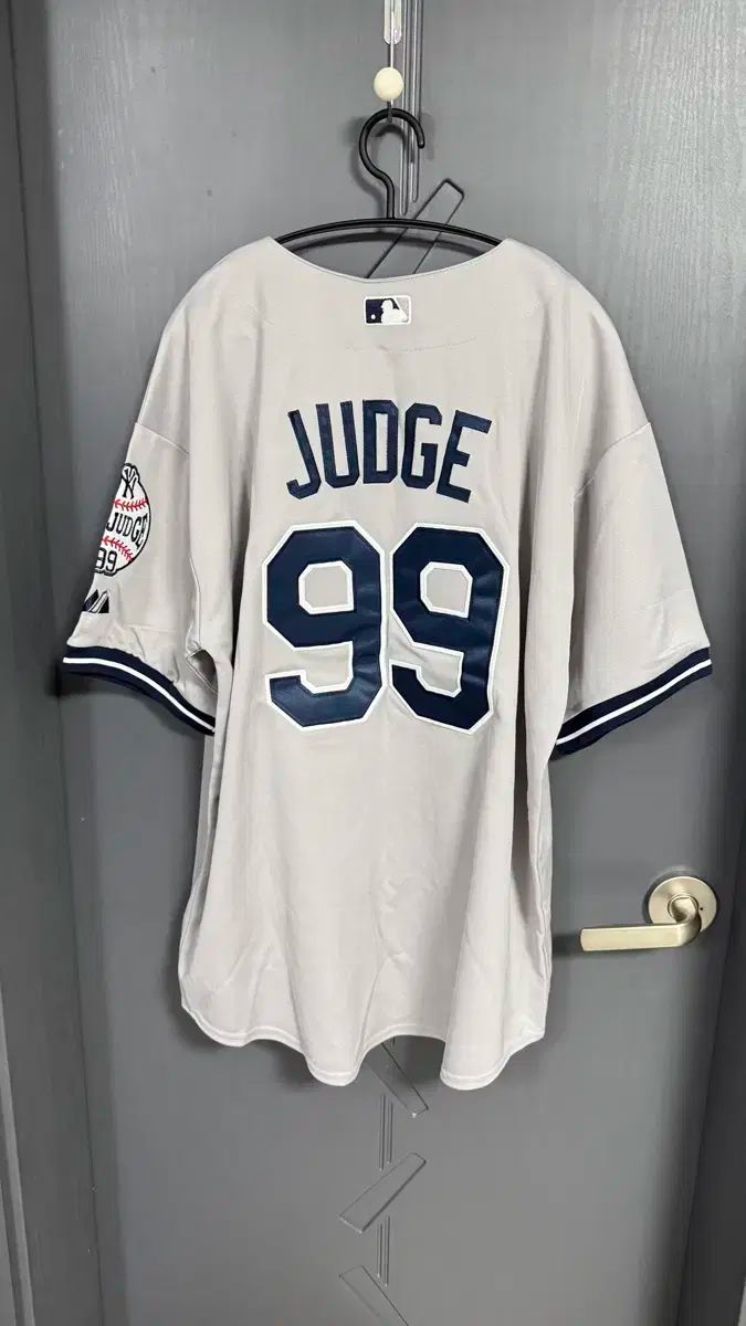 【MLB】マジェスティック 未使用 ヤンキース ジャッジ ユニフォーム XL 白 MLB】マジェスティック 未使用 ヤンキース ジャッジ ユニフォーム XL