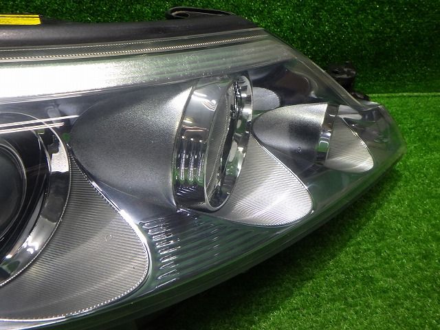 エスティマハイブリッド 右ヘッドライト