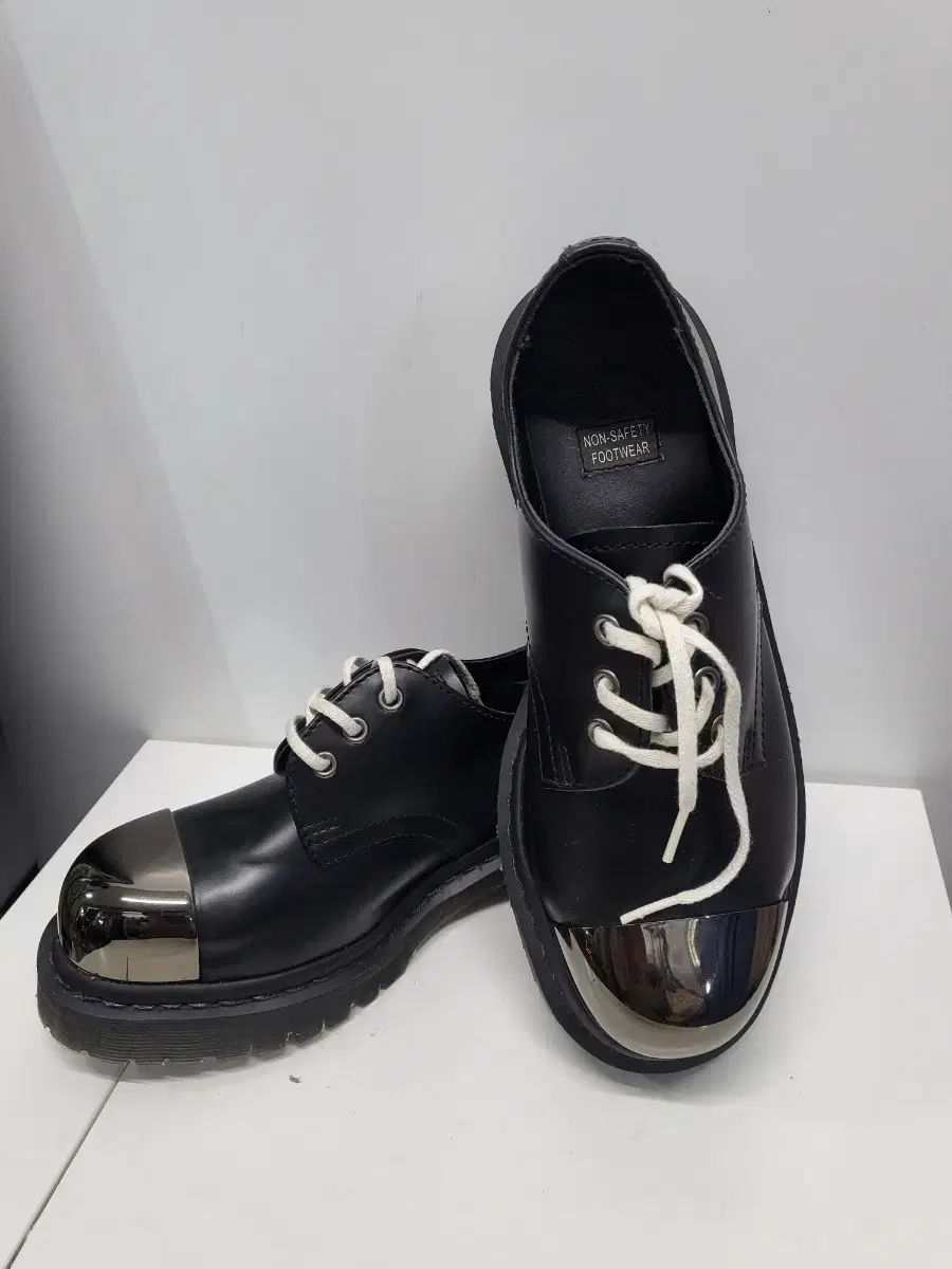 DR. MARTENS スティールトゥ ダービーシューズ 送料無料 メルカリshop取引では対象外