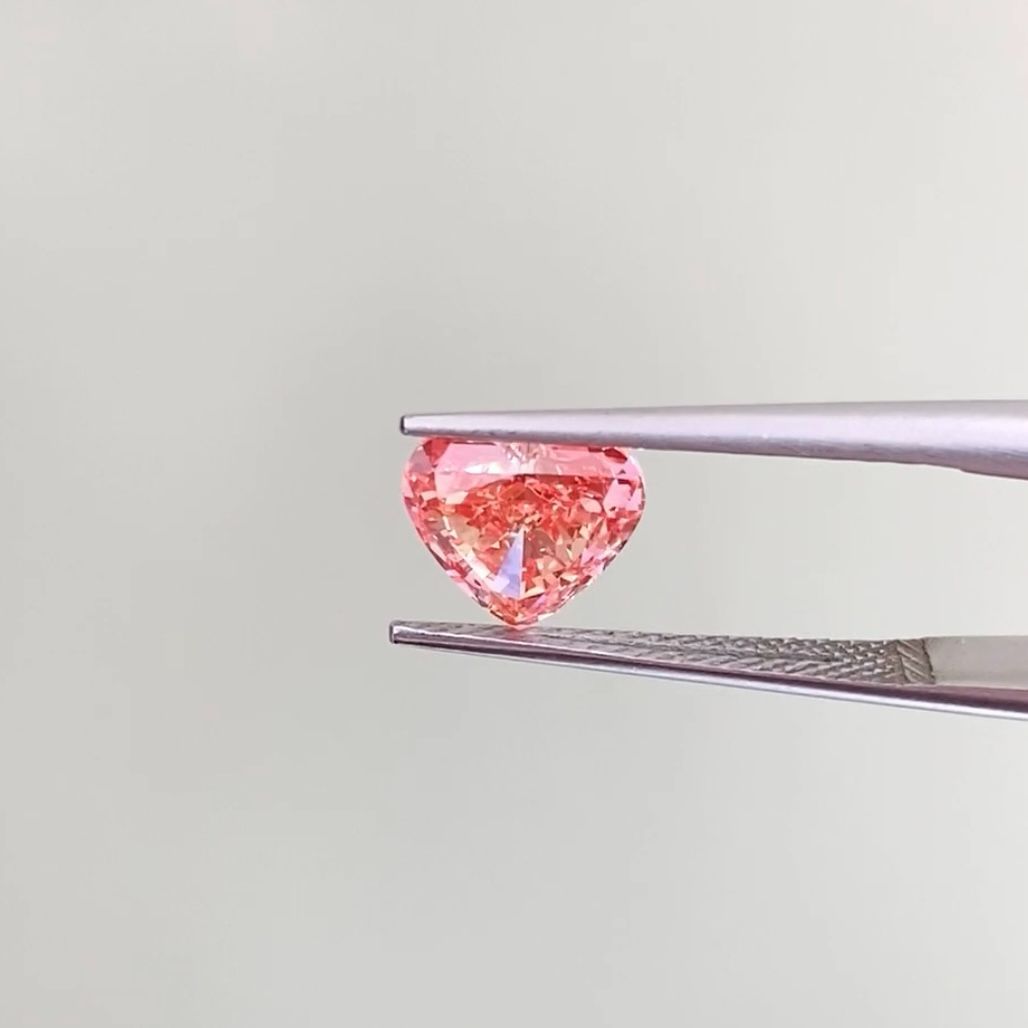 1.57ct VS1 Fancy Intense Pink ラボグロウンダイヤモンド
