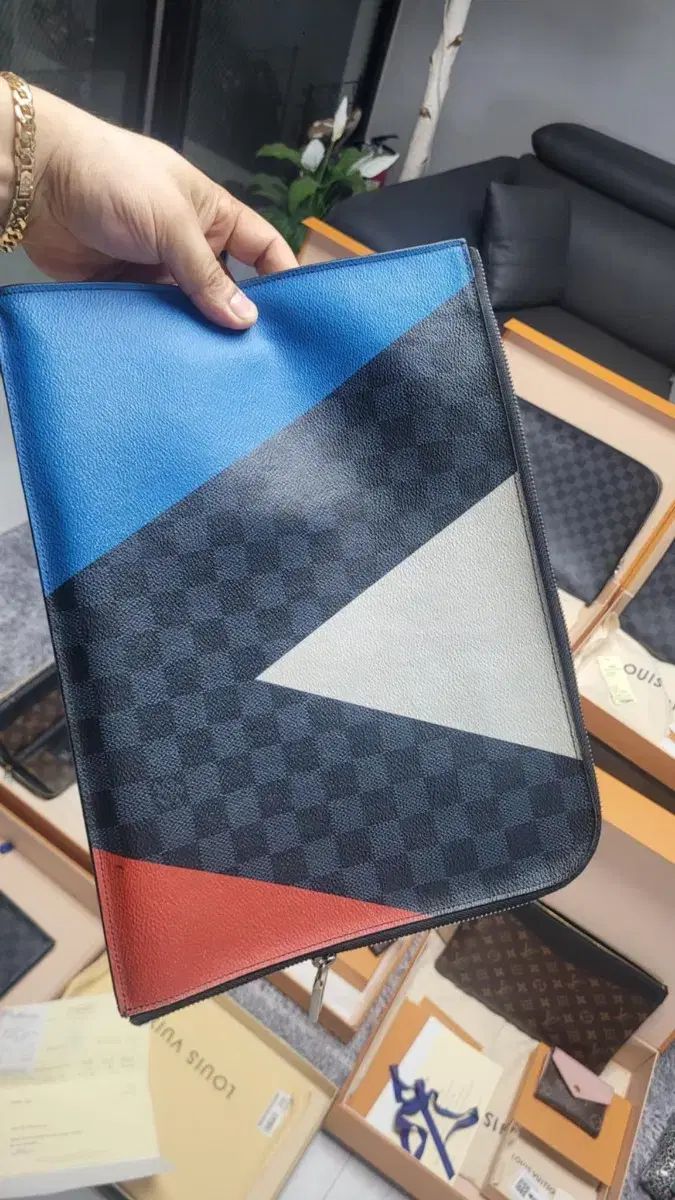 LOUIS VUITTON ルイヴィトン ポッシュ・トワレット26 バッグ LOUIS VUITTON モノグラム ポッシュトワレ 26 クラッチ 男女兼用