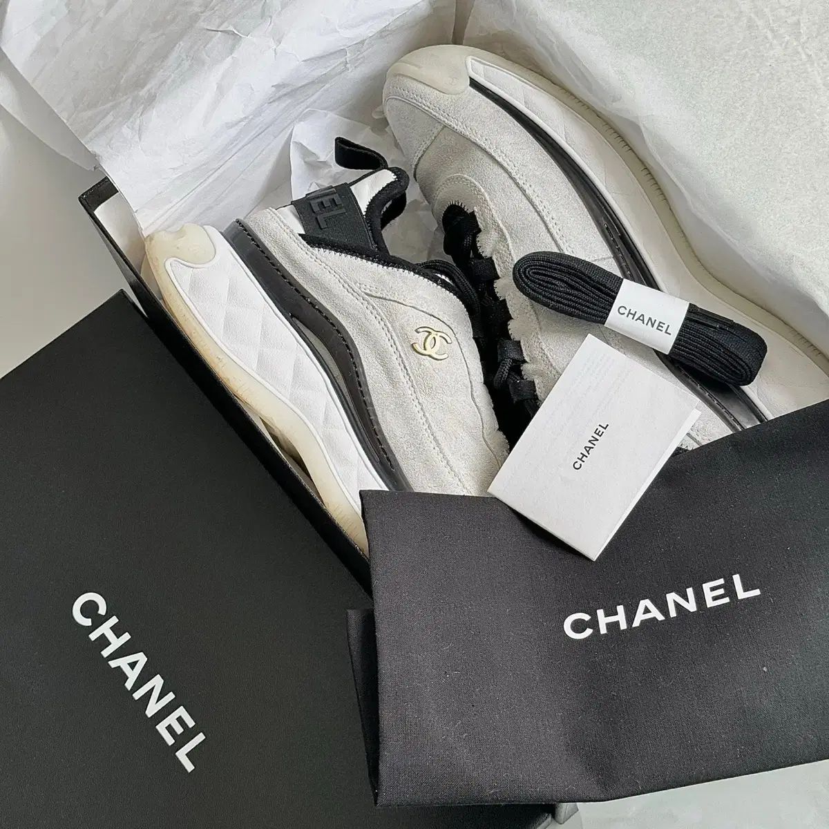 シャネル CC エンボス プリント ミックスファイバー スニーカー