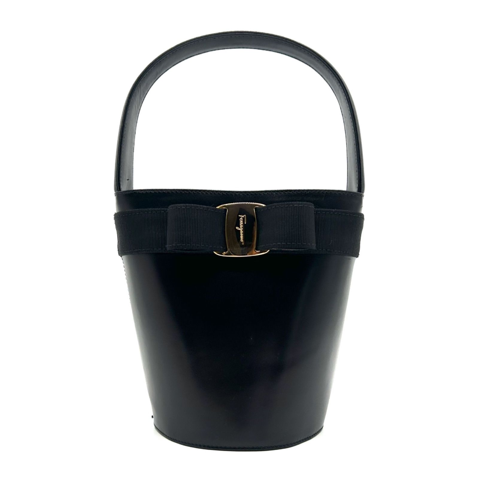 Salvatore Ferragamo (サルヴァトレーレフェラガモ)バケツ型