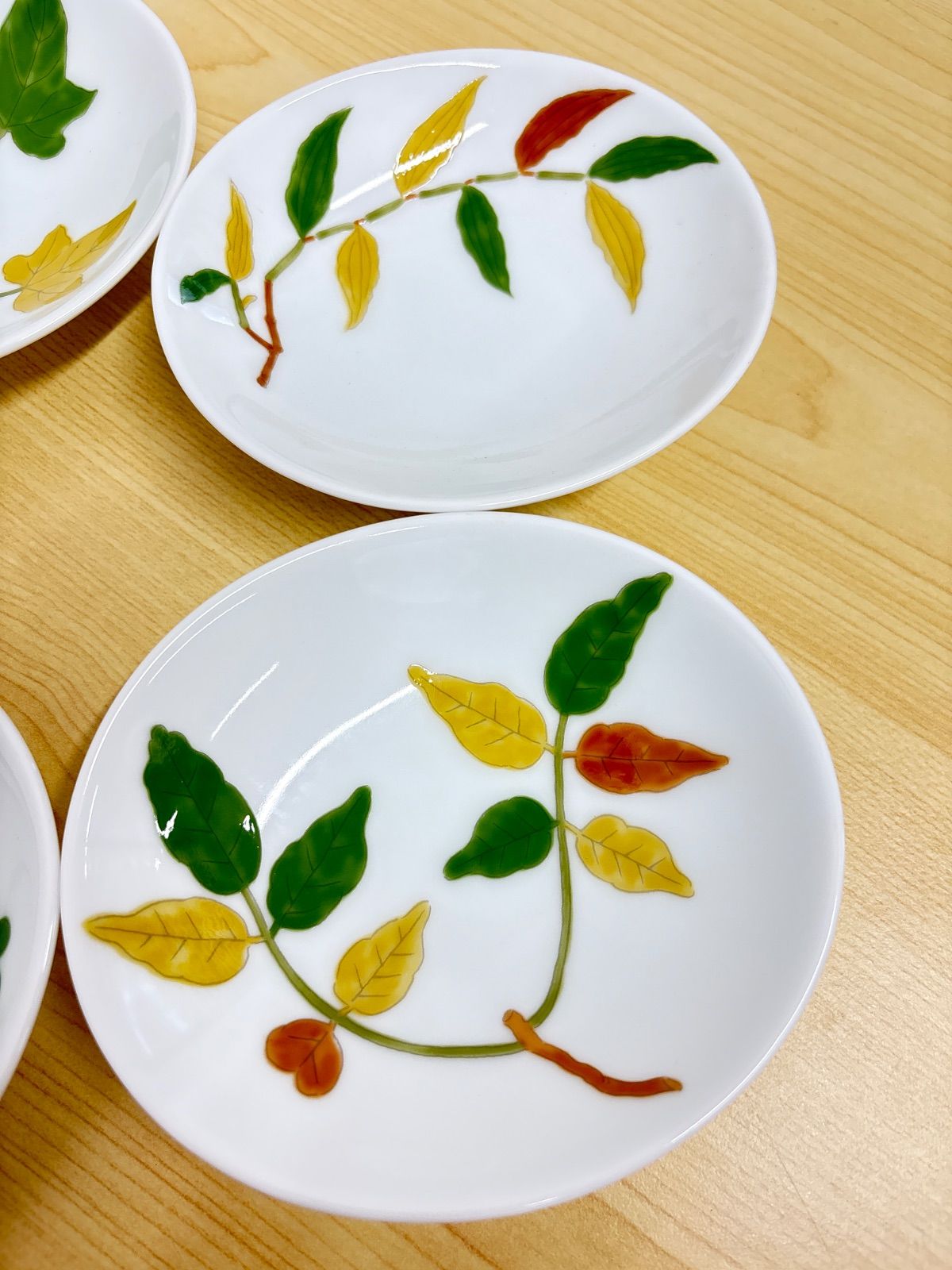 深川製磁摘み草絵変わり小皿5枚 有田焼 深川製磁 摘み草 絵変わり 楕円皿 5枚 小皿 銘々皿 色絵