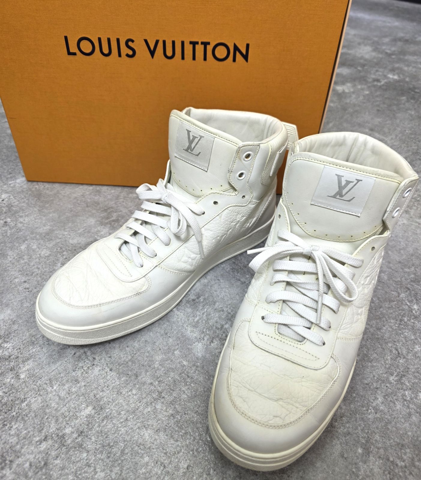☆ LOUIS VUITTON ルイ ヴィトン リヴォリ・ライン エンボス