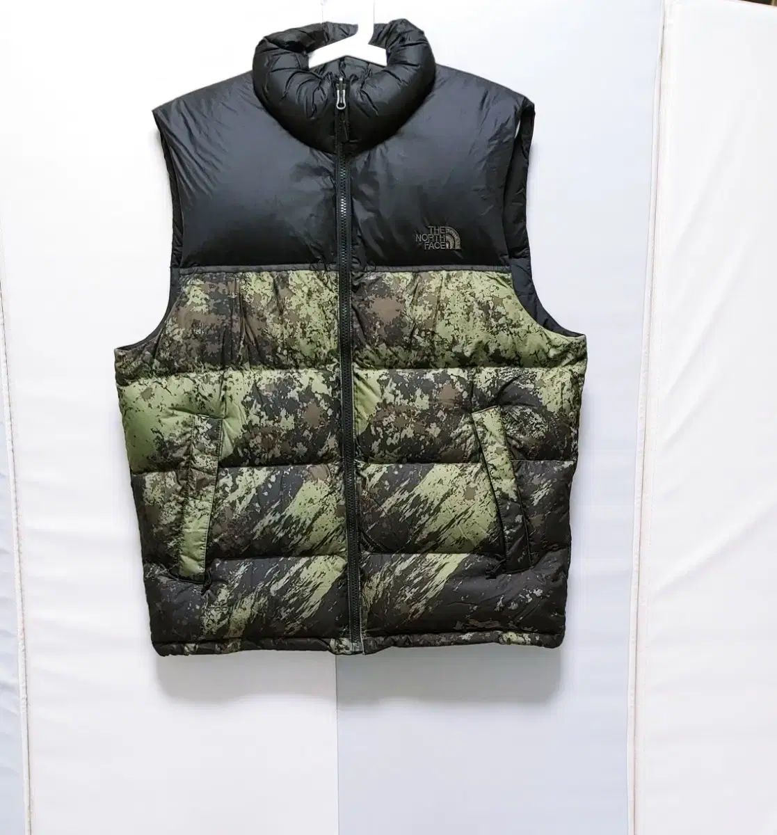 ノースフェイス　ダウンベスト　700フィル　カーキ　メンズＬ L THE NORTH FACE(ザノースフェイス) ダウンベスト 700 ダークカーキ