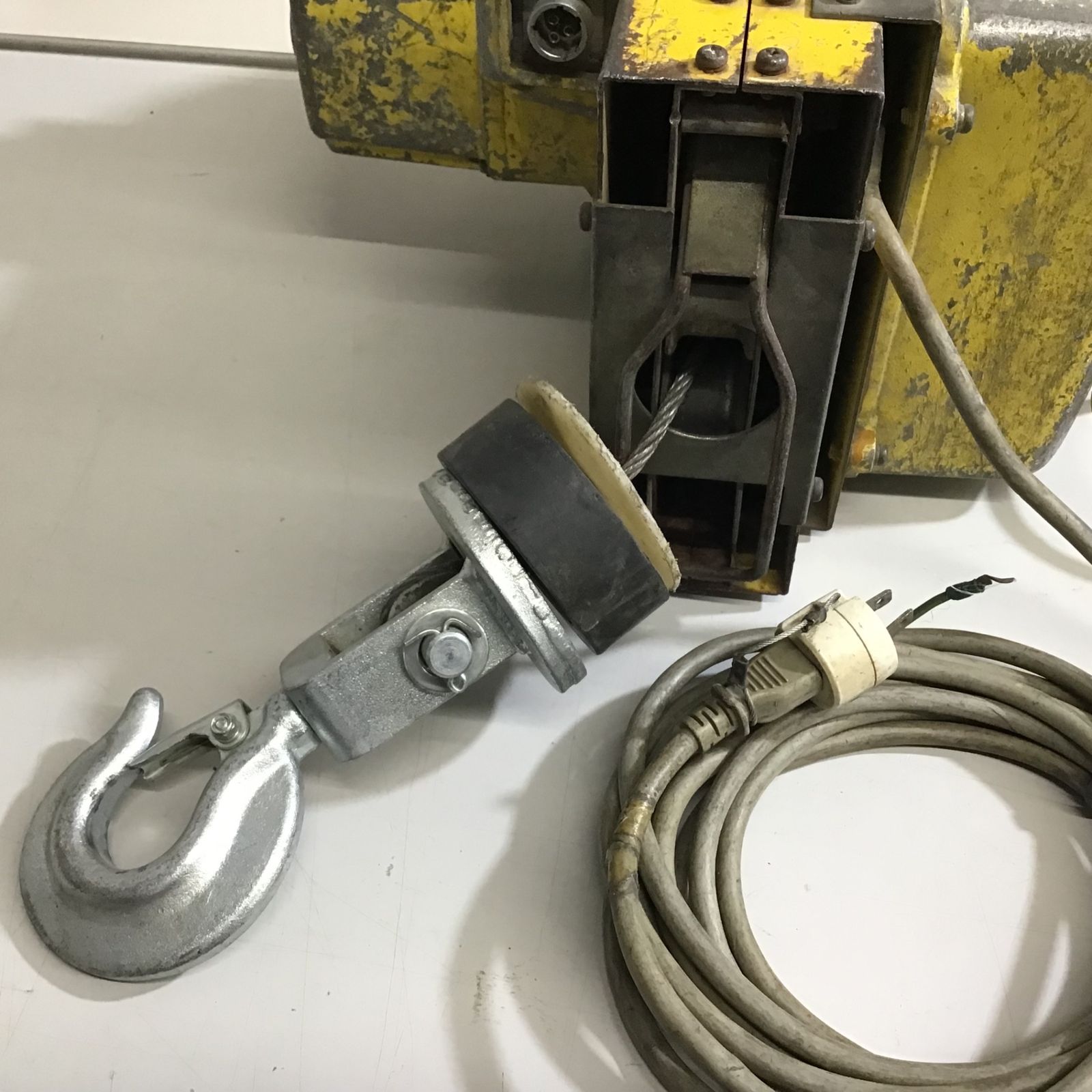 中古品】☆ トーヨーコーケン 電動ウインチ ベビーホイスト BH-820 