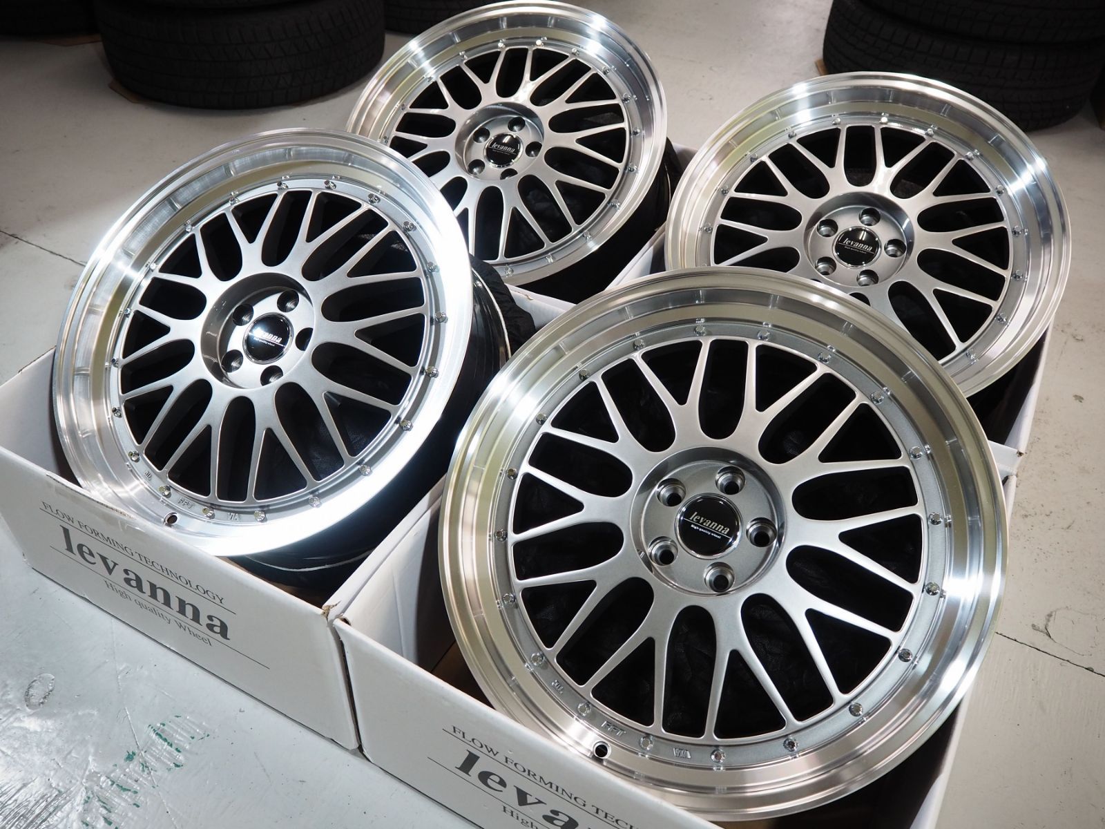 軽量 カスタムサイズ 深リムメッシュ levanna V10-EX FFT 19inch 8.5J 5H100 42 30系 50系 プリウス WWW_OLIVIERBERNSTEIN_COM