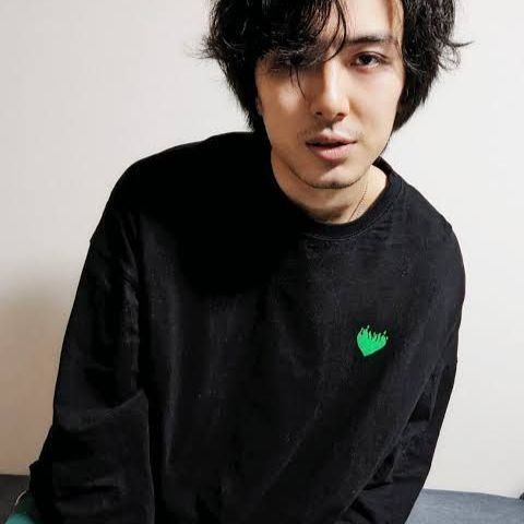 色ブラック藤井風 燃えよ ロングTシャツ - ミュージシャン