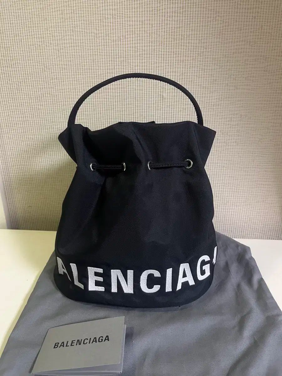 BALENCIAGA バレンシアガ
