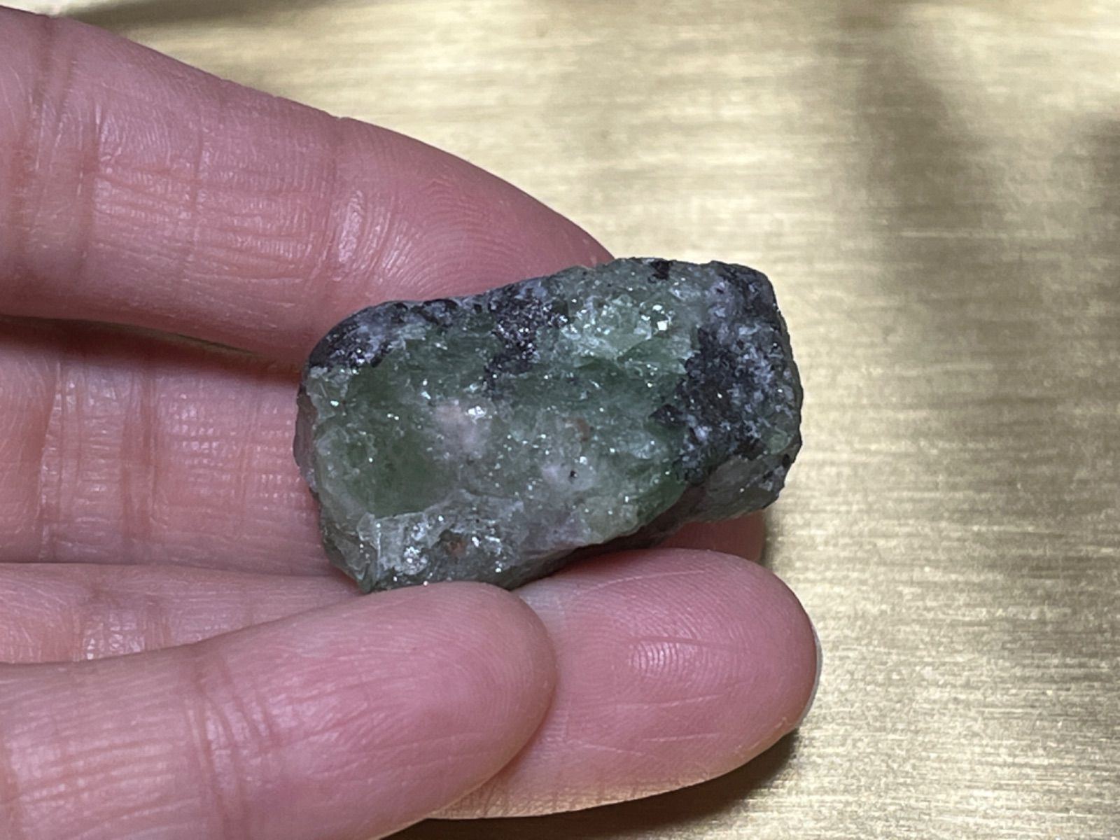 在庫処分！ タンザニア メレラニ産 巨大ツァボライトガーネット原石 在庫処分！ タンザニア メレラニ産 巨大ツァボライトガーネット原石