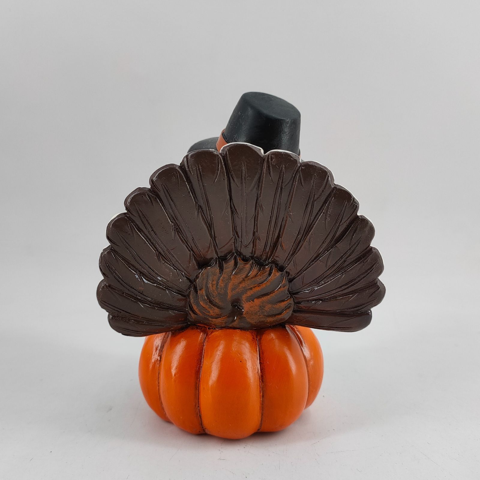 ほぼ  置物 オブジェ ガーデンオーナメント カボチャの上に乗っているニワトリ ホワイト ブラウン 屋外 屋内 室内 インテリア 玄関 リビング ダイニング 装飾 庭 ガーデニング 装飾 ガーデン 可愛い ギフト インテリア用品 贈り物 雑貨 細部にこだわった