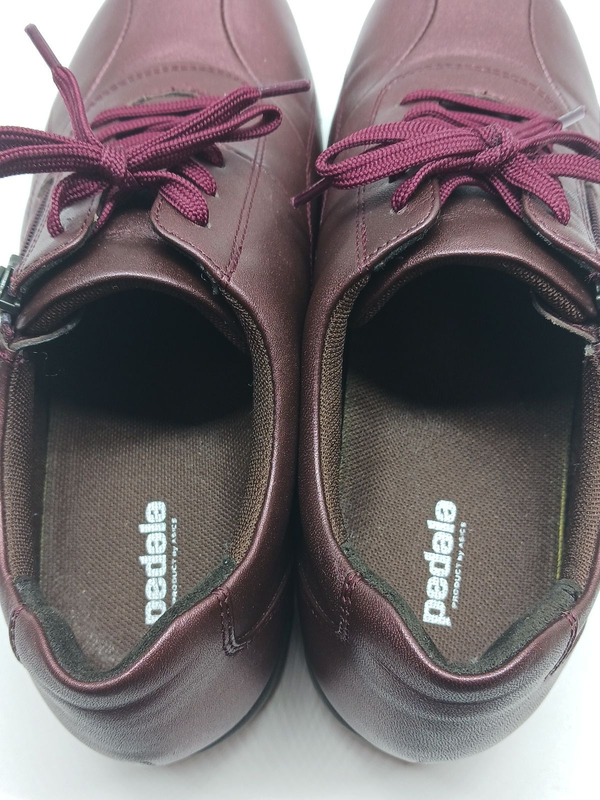 中古美品 ASICS（アシックス）ペダラ ウォーキングシューズ