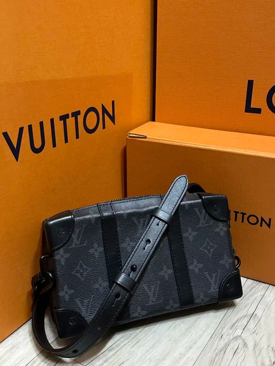 Louis Vuitton ルイヴィトン エクリプス トランク クロスバッグ os 版