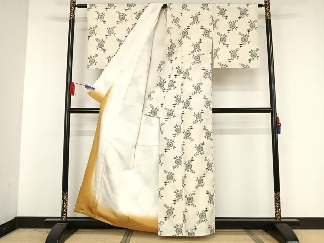 平和屋着物●上質な紬　草花文　正絹　逸品　AAAV9092np 平和屋着物○上質な紬 草花文 正絹 逸品 AAAV9092np - メルカリ